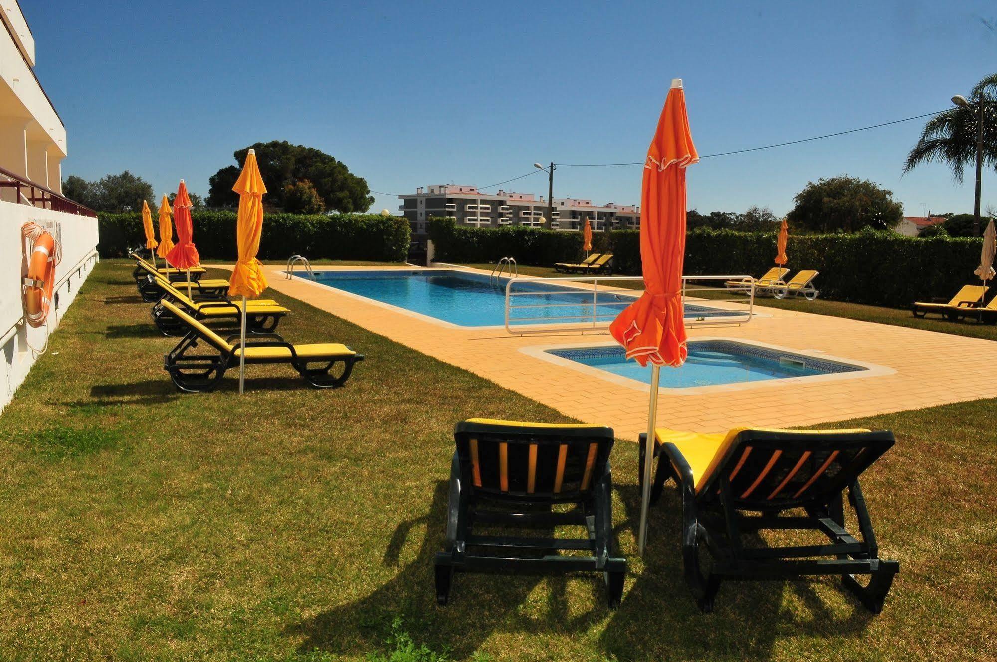 Solgarve Aparthotel Quarteira Exterior foto